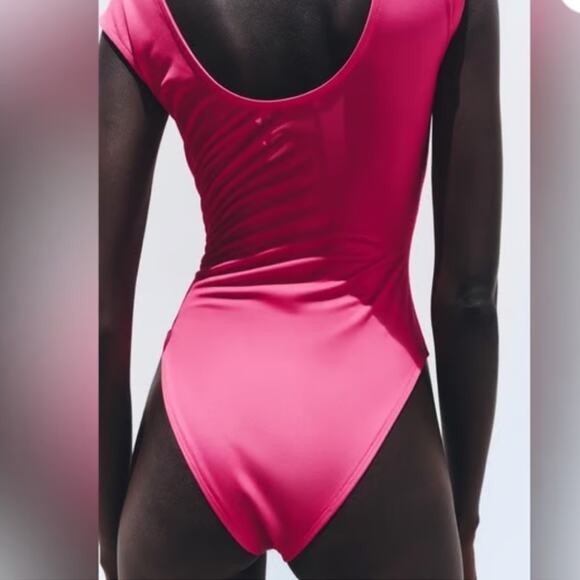 Zara Justine Franco Print Hot Pink Bodysuit Top NWT
Small - Picture 5 of 12